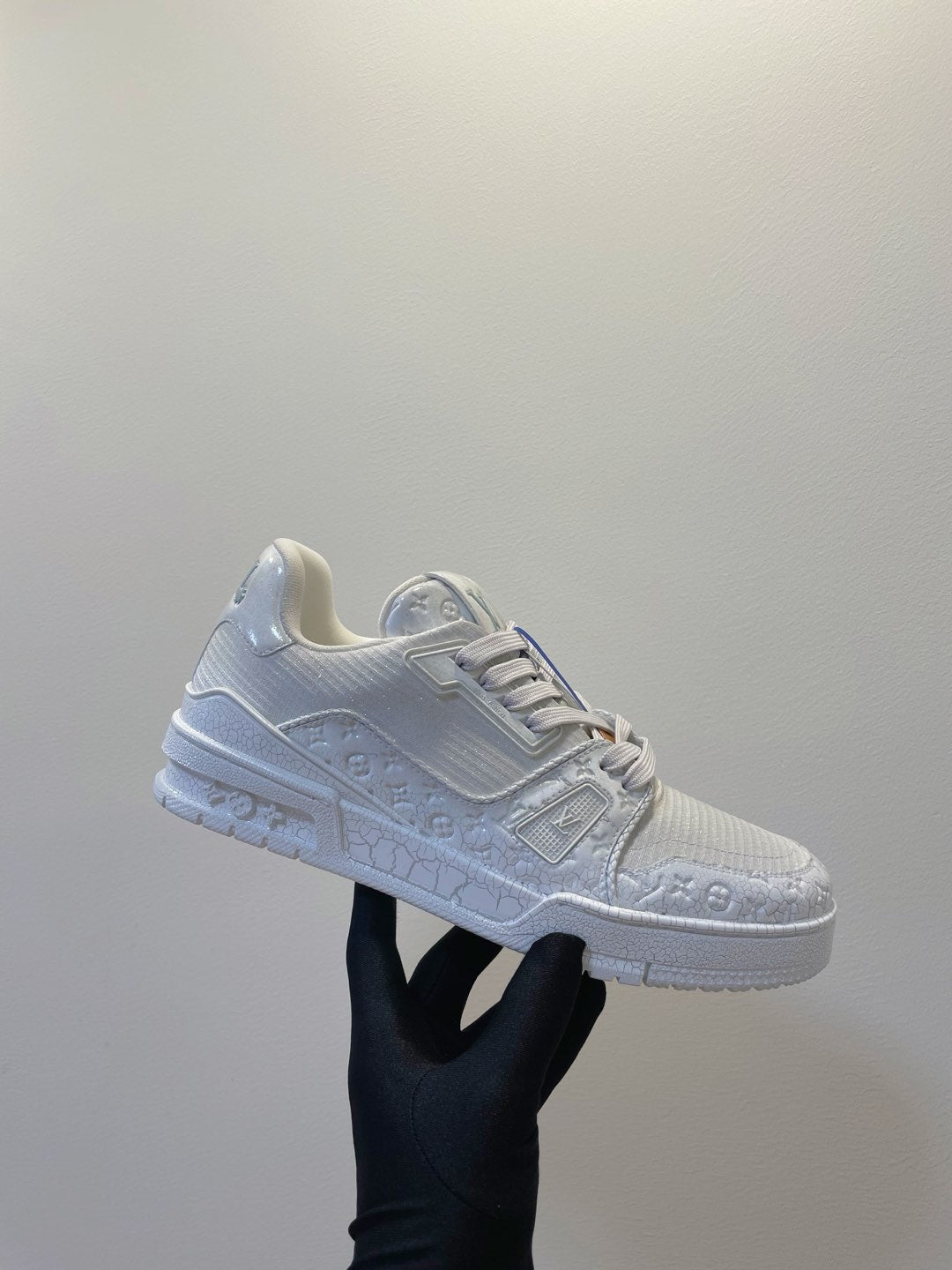 LV TRAINER MAXI SNEAKER IN WHITE EMBOSSED CALFSKIN - 35
