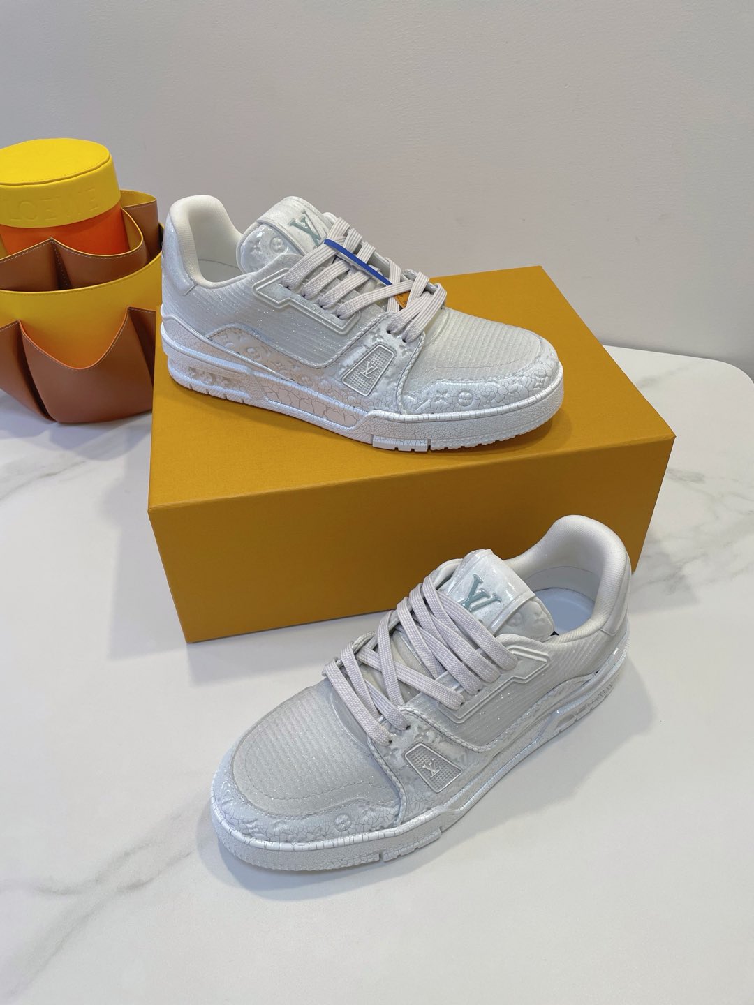LV TRAINER MAXI SNEAKER IN WHITE EMBOSSED CALFSKIN - 35