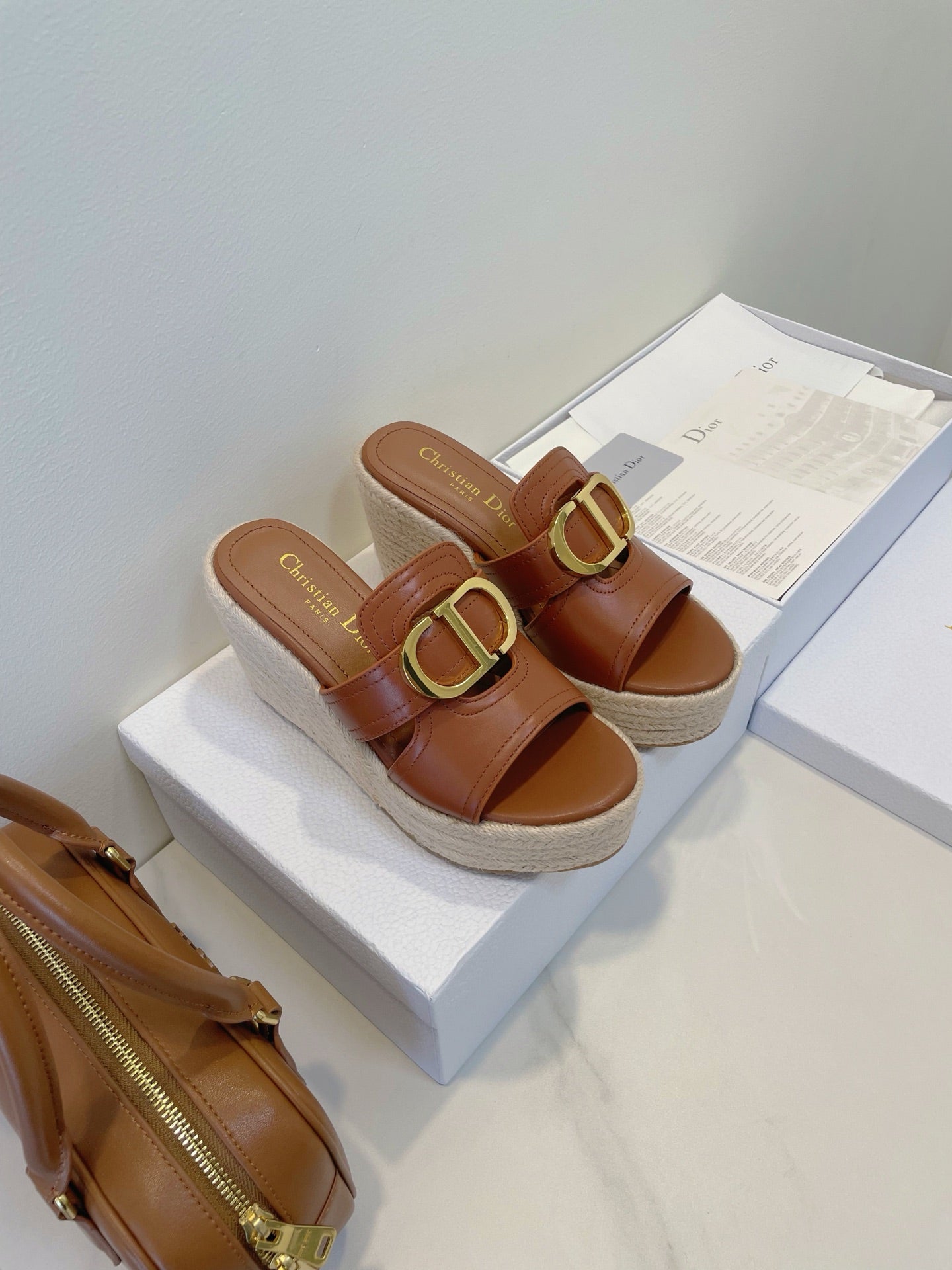 MONTAIGNE WEDGE SLIDE 95MM IN BROWN CALFSKIN - 35