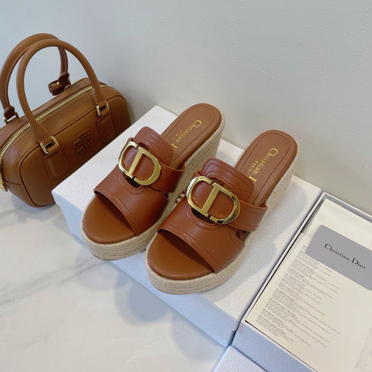 MONTAIGNE WEDGE SLIDE 95MM IN BROWN CALFSKIN - 35