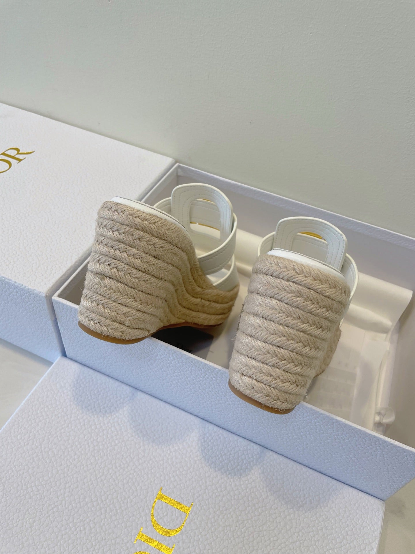 MONTAIGNE WEDGE SLIDE 95MM IN WHITE CALFSKIN - 35
