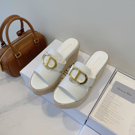MONTAIGNE WEDGE SLIDE 95MM IN WHITE CALFSKIN - 35