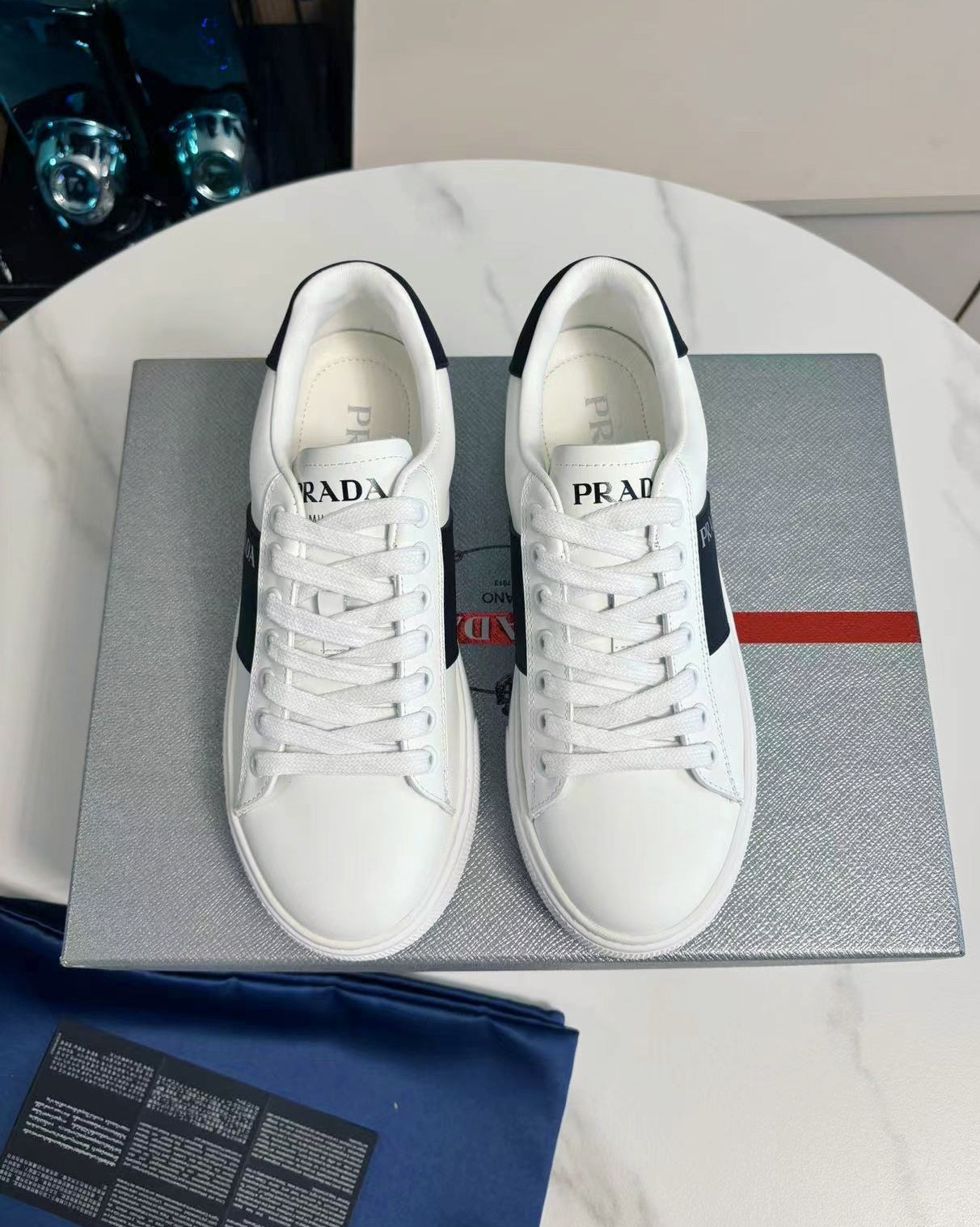 PRADA 25S LEATHER LOGO OUTLET SNEAKERS BLACK AND WHITE CALFSKIN - 35