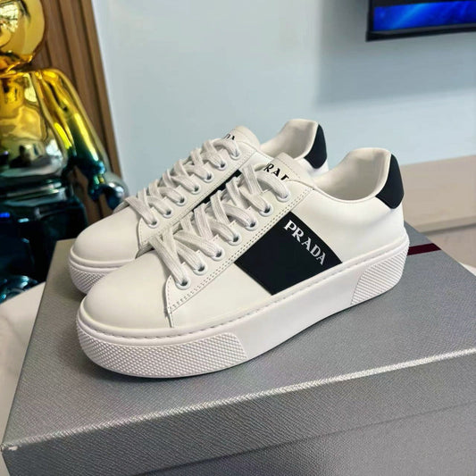 PRADA 25S LEATHER LOGO OUTLET SNEAKERS BLACK AND WHITE CALFSKIN - 35
