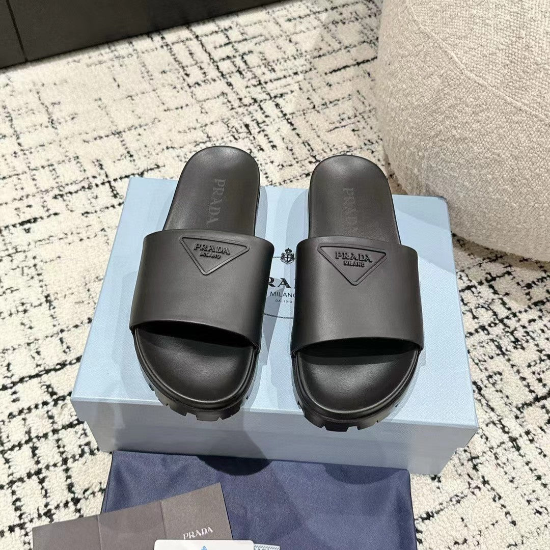 PRADA 25S RUBBER SLIDE IN CHARCOAL CALFSKIN WITH LOGO - 35