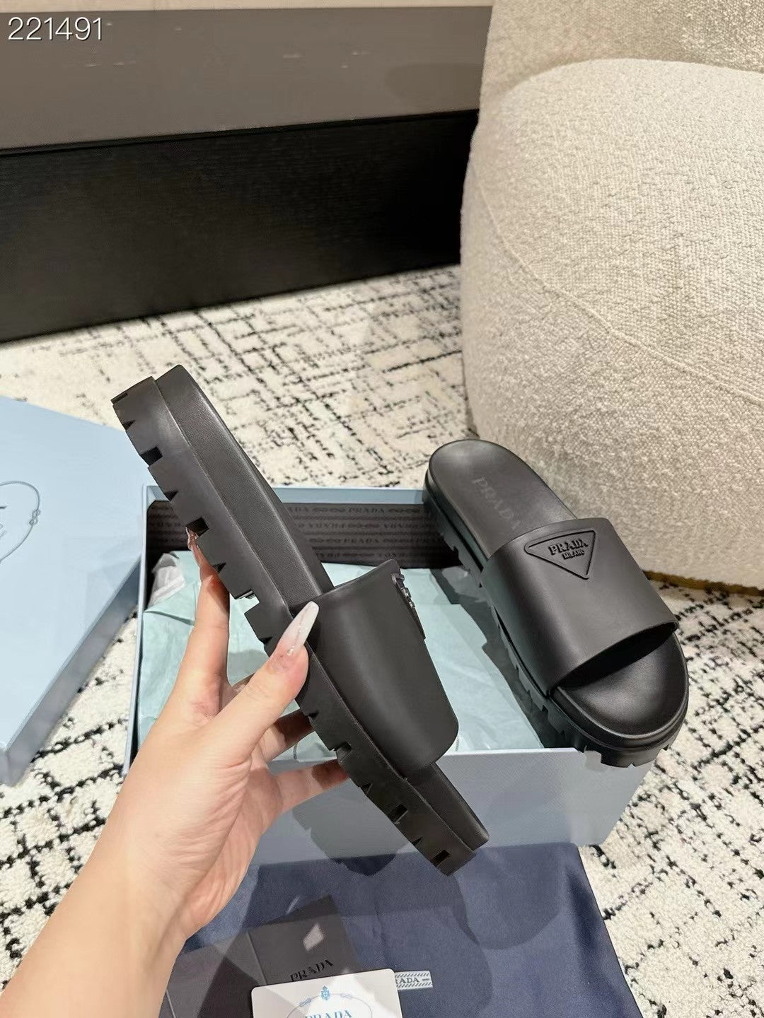 PRADA 25S RUBBER SLIDE IN CHARCOAL CALFSKIN WITH LOGO - 35