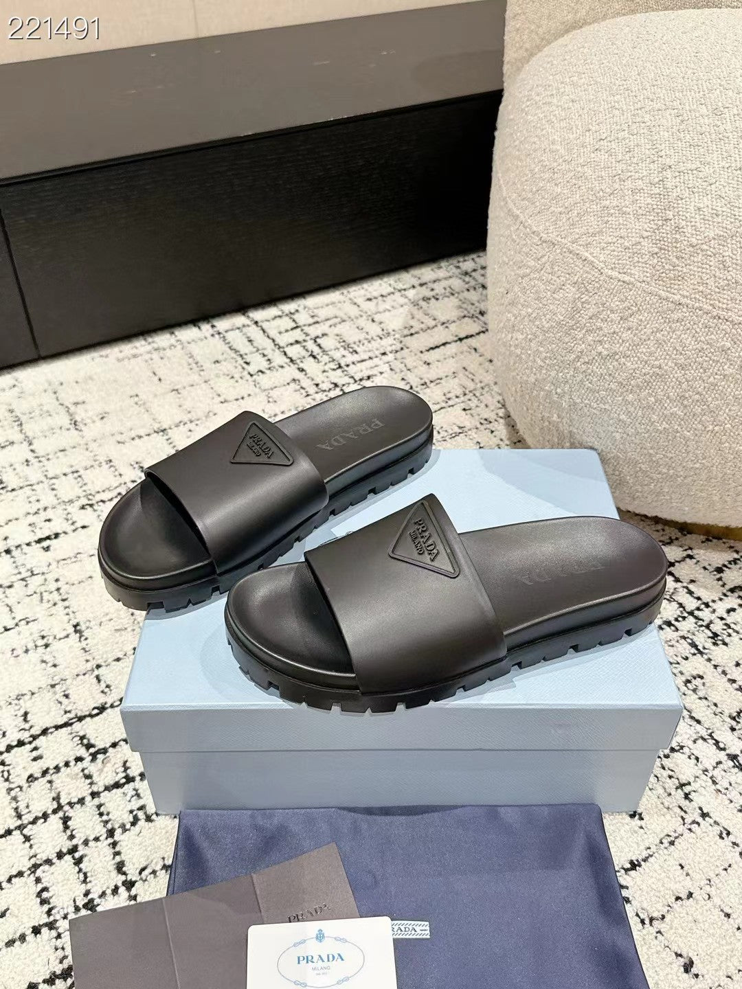PRADA 25S RUBBER SLIDE IN CHARCOAL CALFSKIN WITH LOGO - 35