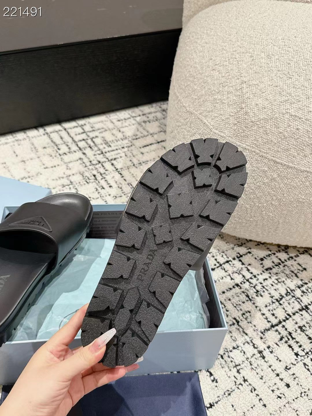 PRADA 25S RUBBER SLIDE IN CHARCOAL CALFSKIN WITH LOGO - 35