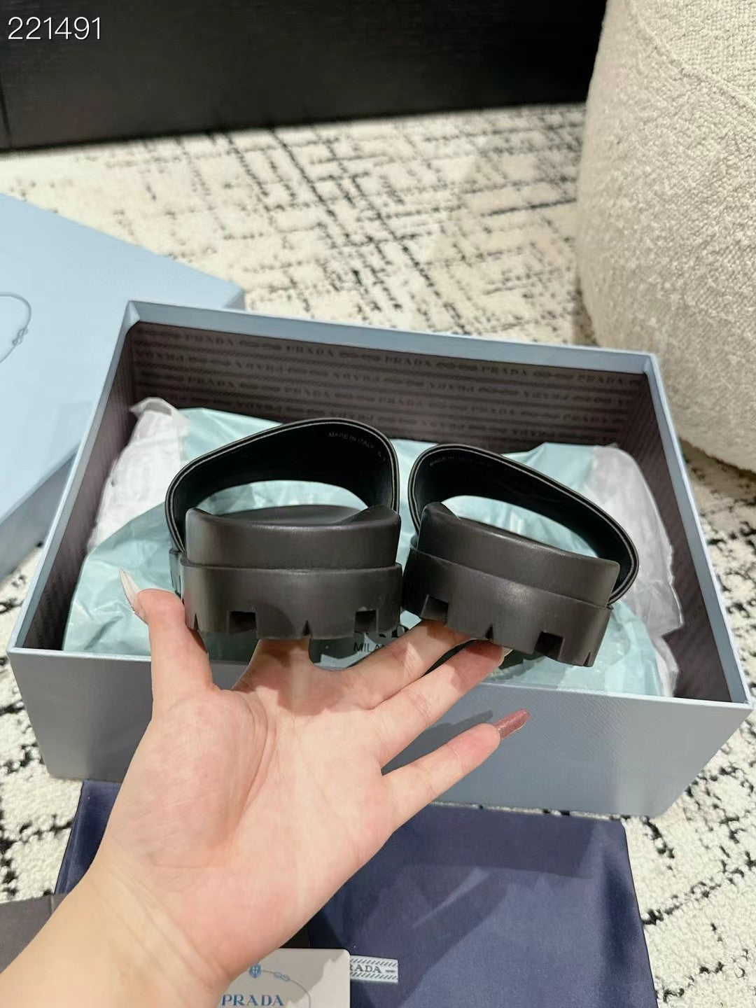 PRADA 25S RUBBER SLIDE IN CHARCOAL CALFSKIN WITH LOGO - 35