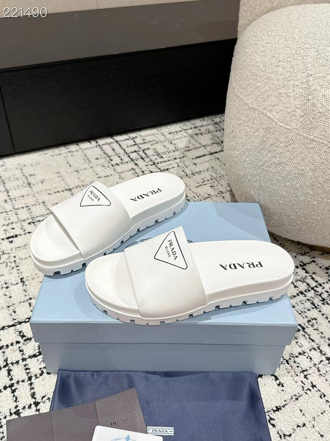 PRADA 25S RUBBER SLIDE IN WHITE CALFSKIN WITH LOGO - 35