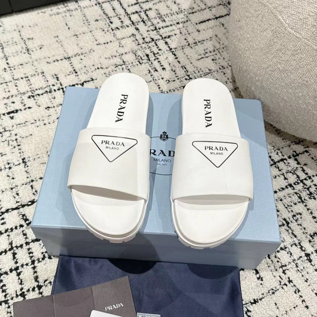 PRADA 25S RUBBER SLIDE IN WHITE CALFSKIN WITH LOGO - 35