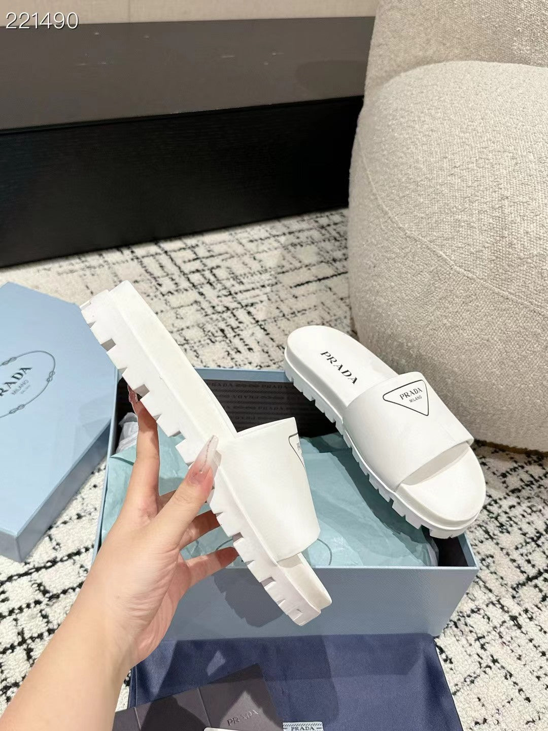 PRADA 25S RUBBER SLIDE IN WHITE CALFSKIN WITH LOGO - 35