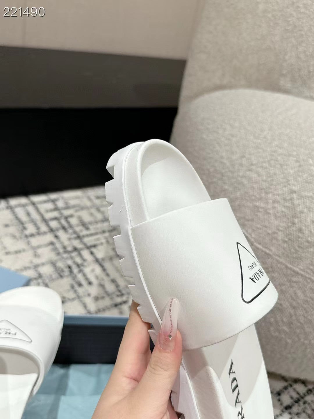 PRADA 25S RUBBER SLIDE IN WHITE CALFSKIN WITH LOGO - 35