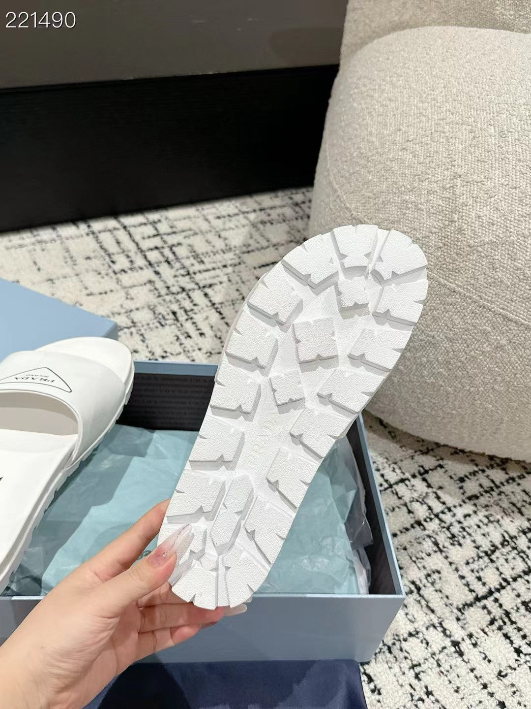 PRADA 25S RUBBER SLIDE IN WHITE CALFSKIN WITH LOGO - 35
