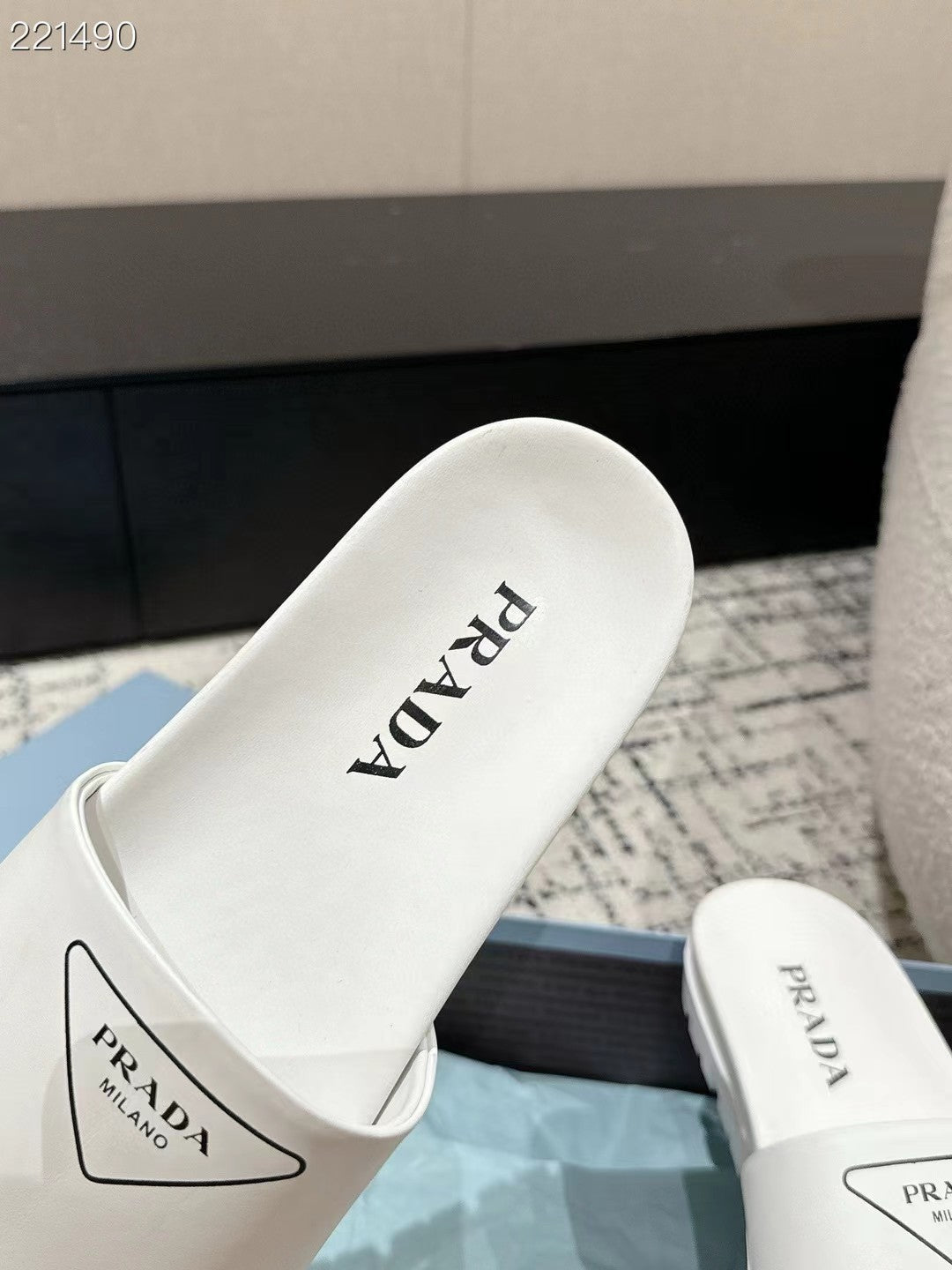 PRADA 25S RUBBER SLIDE IN WHITE CALFSKIN WITH LOGO - 35