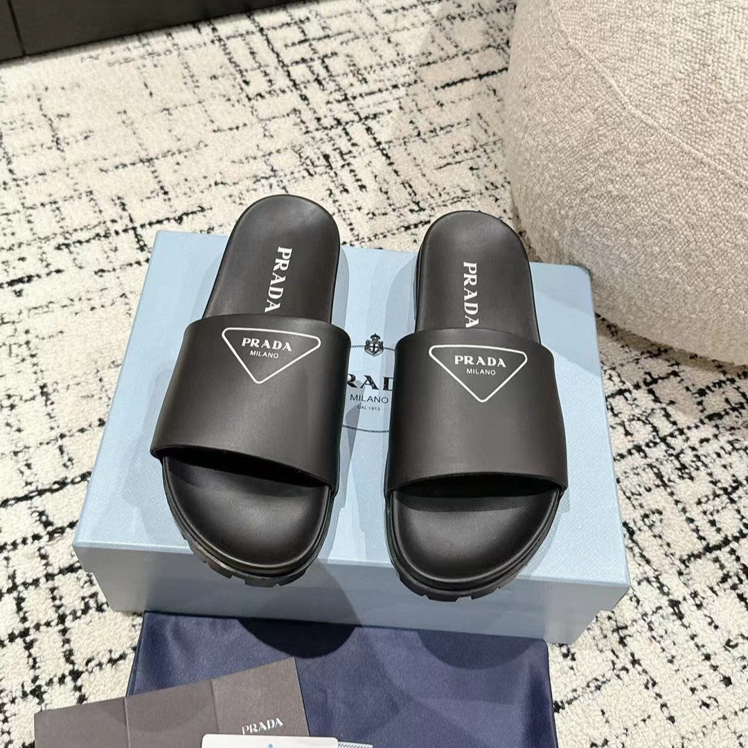 PRADA 25S RUBBER SLIDE IN BLACK CALFSKIN WITH LOGO - 35