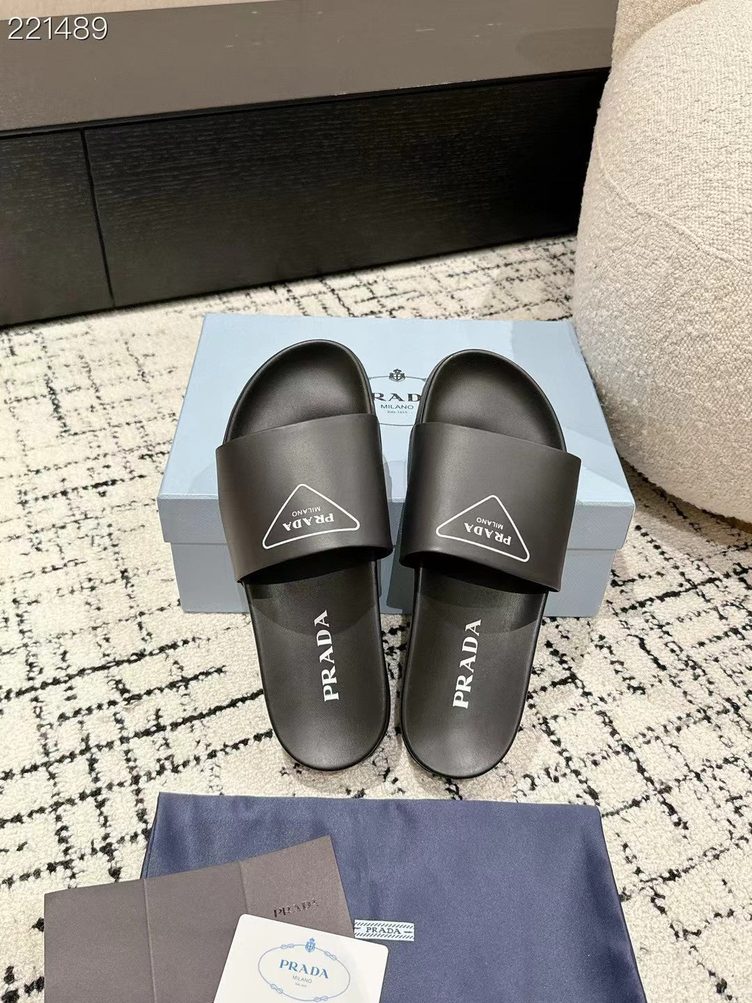 PRADA 25S RUBBER SLIDE IN BLACK CALFSKIN WITH LOGO - 35