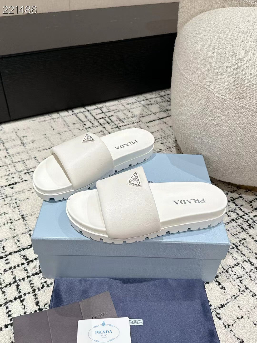 PRADA 25S PADDED SLIDES IN WHITE CALFSKIN WITH LOGO - 35