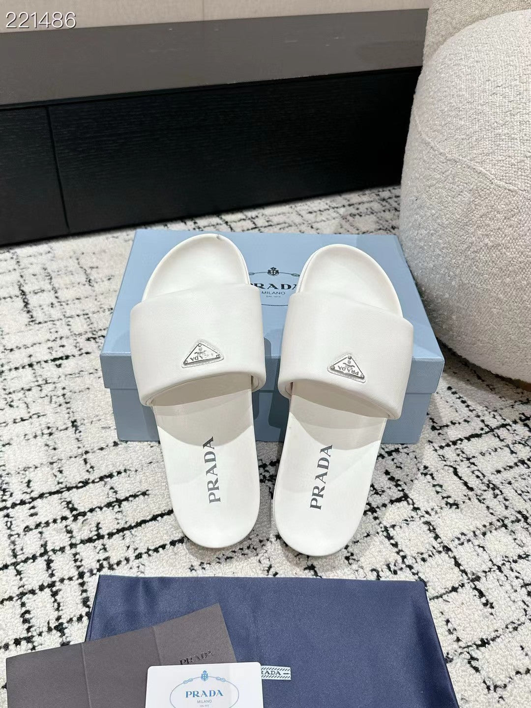 PRADA 25S PADDED SLIDES IN WHITE CALFSKIN WITH LOGO - 35