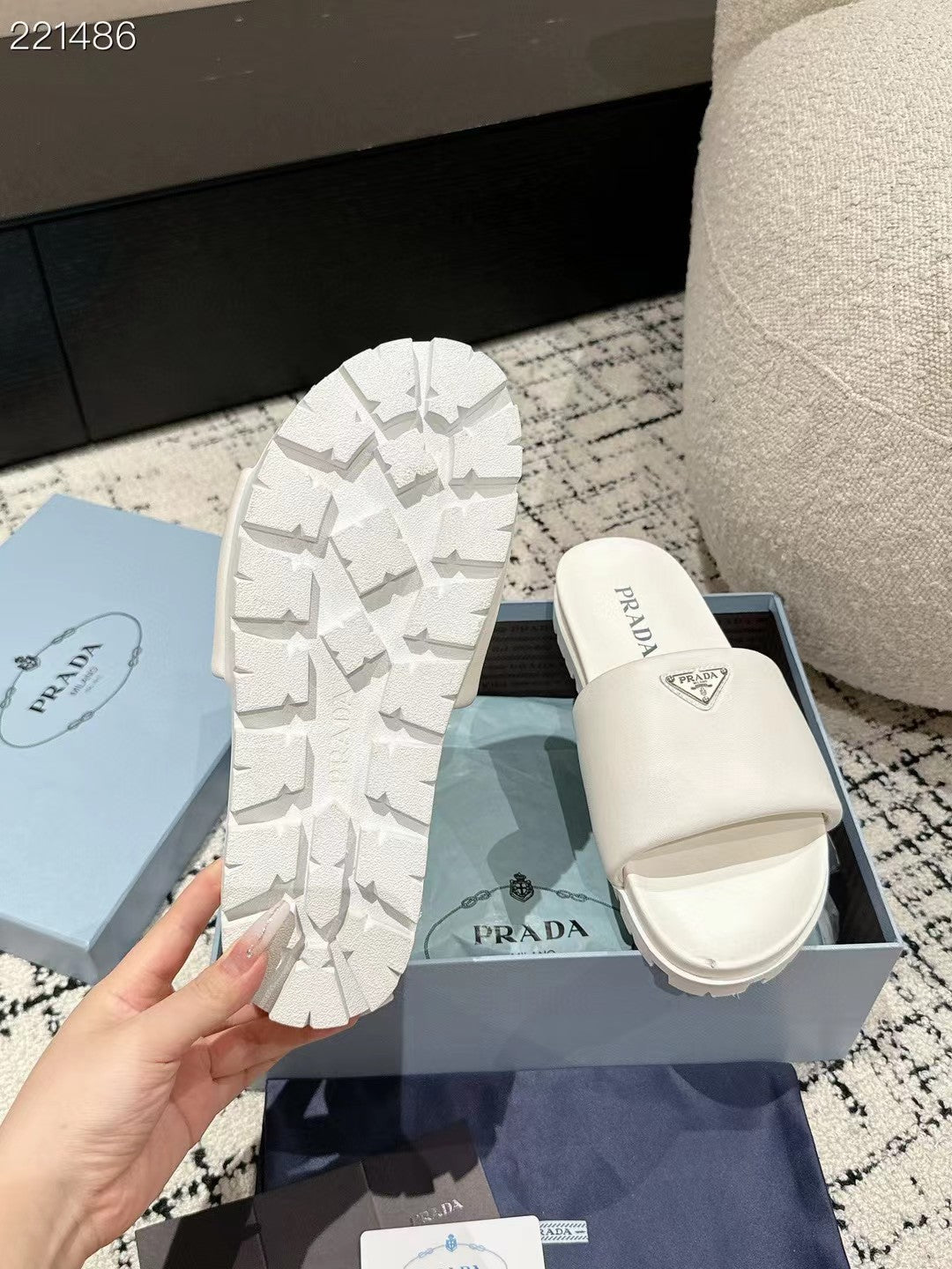 PRADA 25S PADDED SLIDES IN WHITE CALFSKIN WITH LOGO - 35