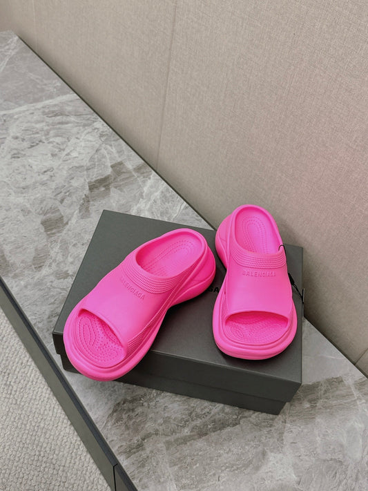 ГУМОВІ ШЛЬОПАНЦІ-САБО CROCS POOL ЯСКРАВО-РОЖЕВОГО КОЛЬОРУ - 35