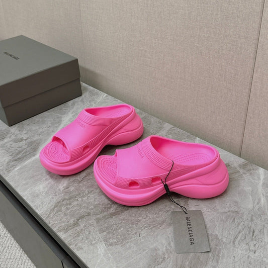 POOL CROCS SLIDE SANDAL IN BRIGHT PINK RUBBER - 35