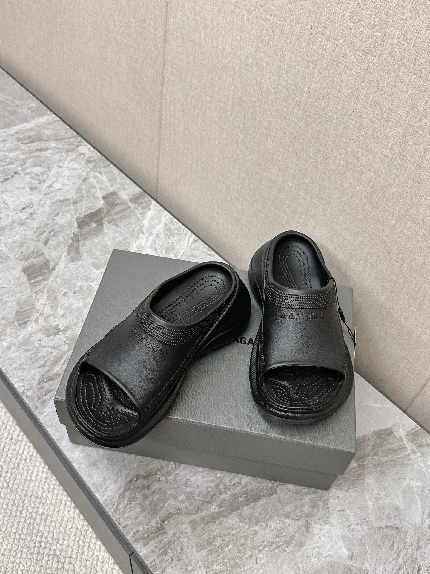 POOL CROCS SLIDE SANDAL IN BLACK RUBBER - 35