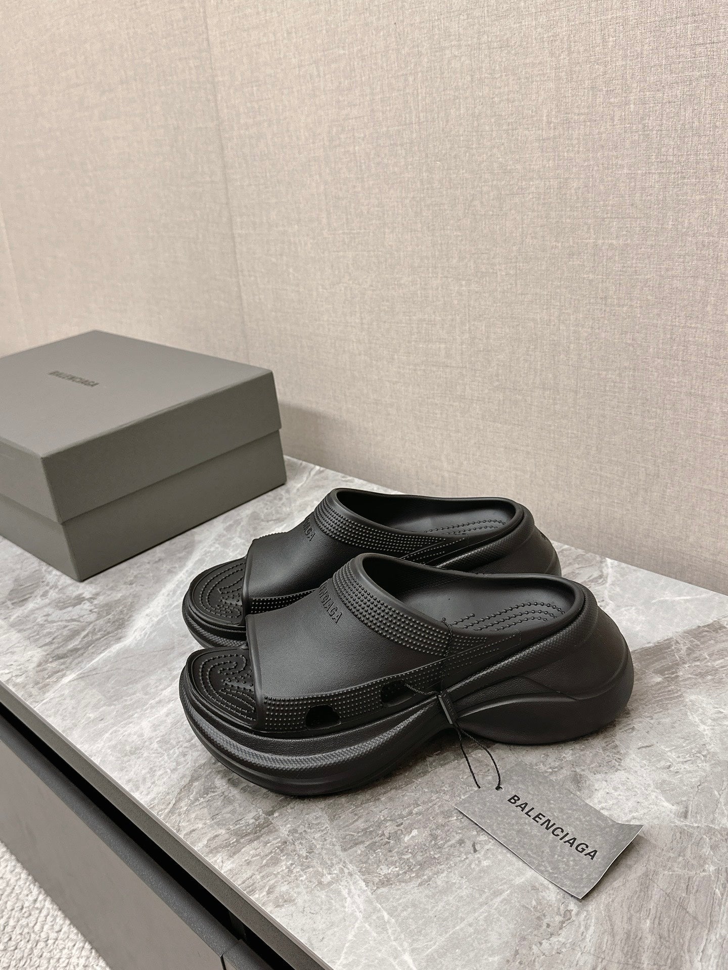 POOL CROCS SLIDE SANDAL IN BLACK RUBBER - 35