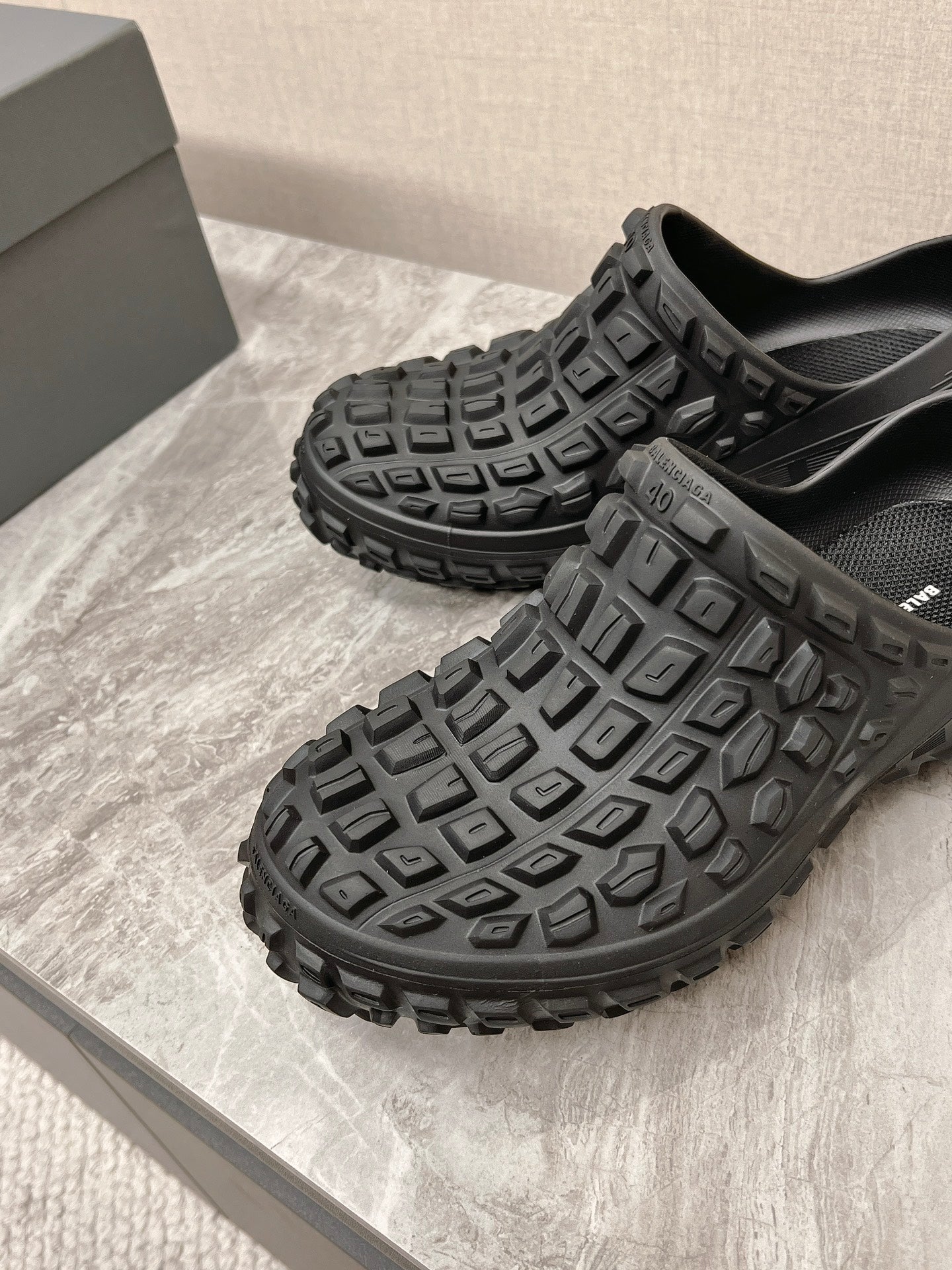 BOUNCER CLOG IN BLACK RUBBER - 36