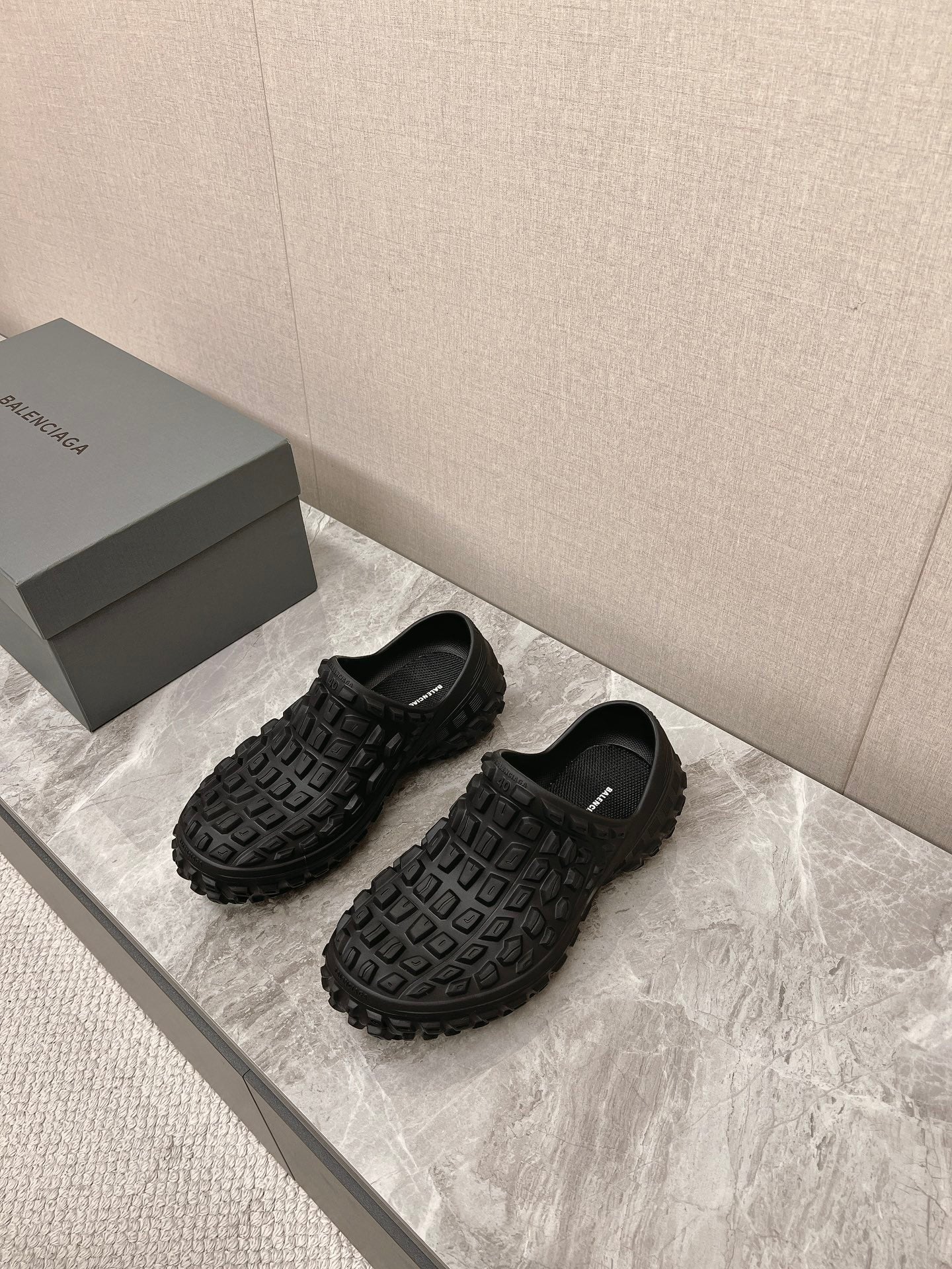 BOUNCER CLOG IN BLACK RUBBER - 36