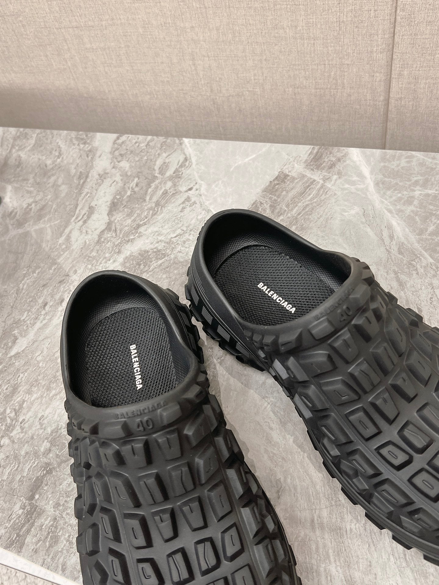 BOUNCER CLOG IN BLACK RUBBER - 36