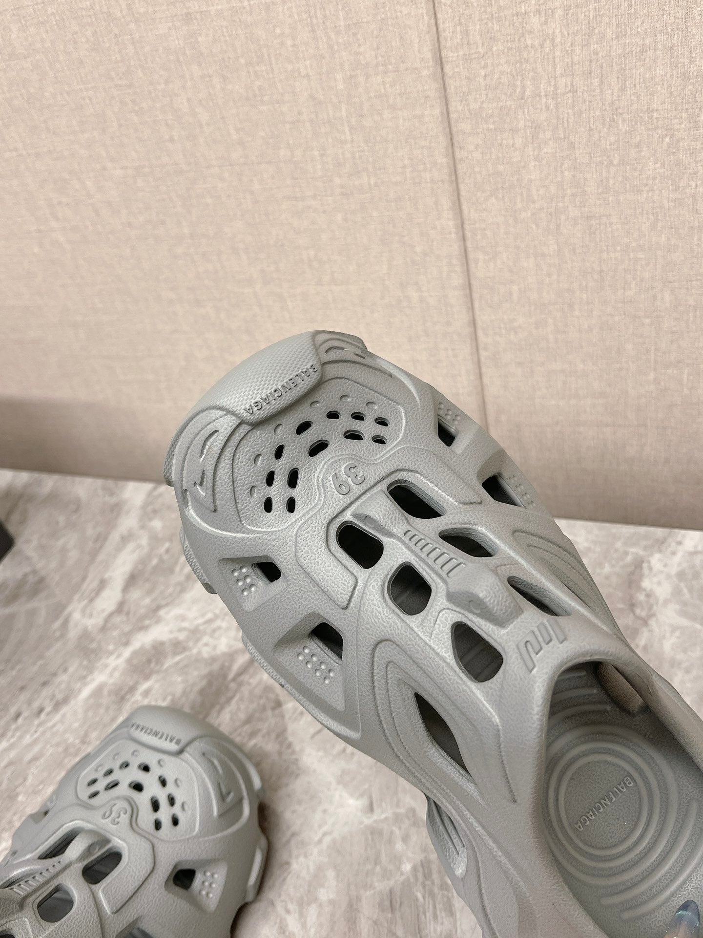 CUT-OUT MULES IN GRAY RUBBER - 36