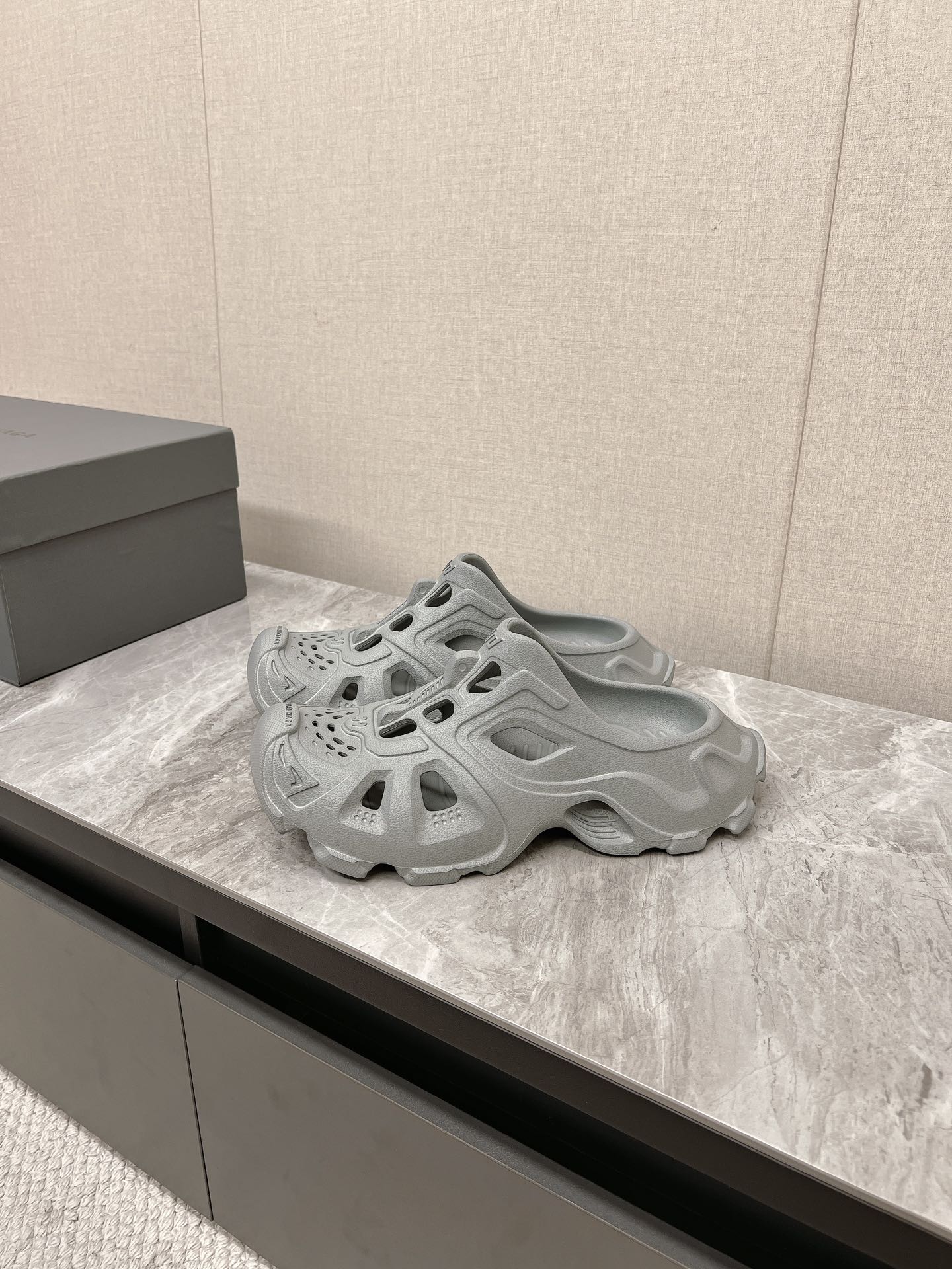 CUT-OUT MULES IN GRAY RUBBER - 36