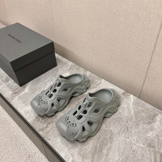 CUT-OUT MULES IN GRAY RUBBER - 36