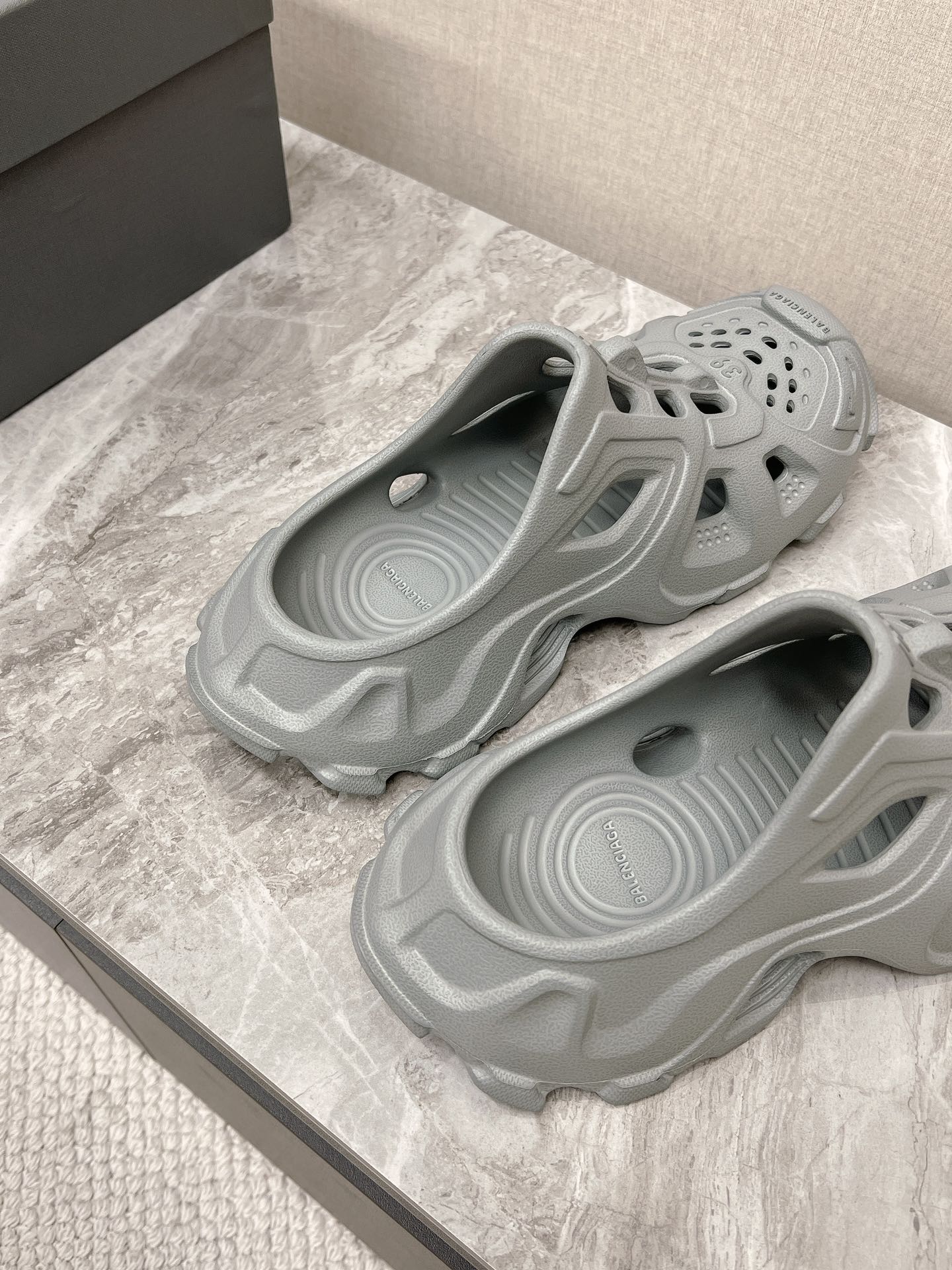 CUT-OUT MULES IN GRAY RUBBER - 36