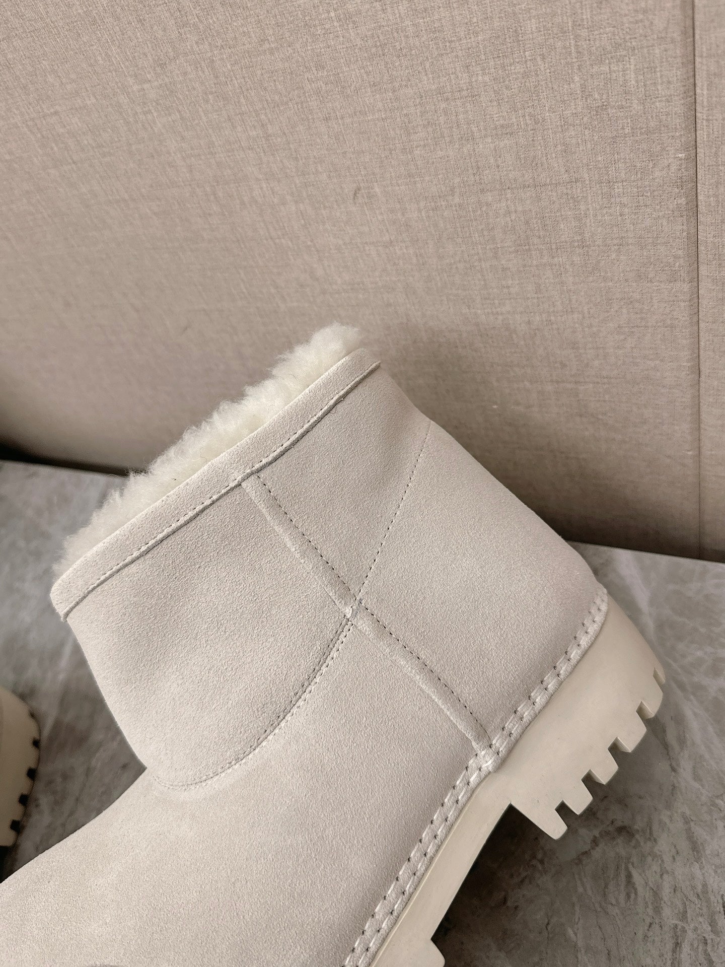 ALASKA BOOTIE IN WHITE SUEDE AND WOOL LINING - 35