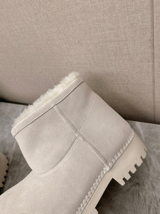 ALASKA BOOTIE IN WHITE SUEDE AND WOOL LINING - 35