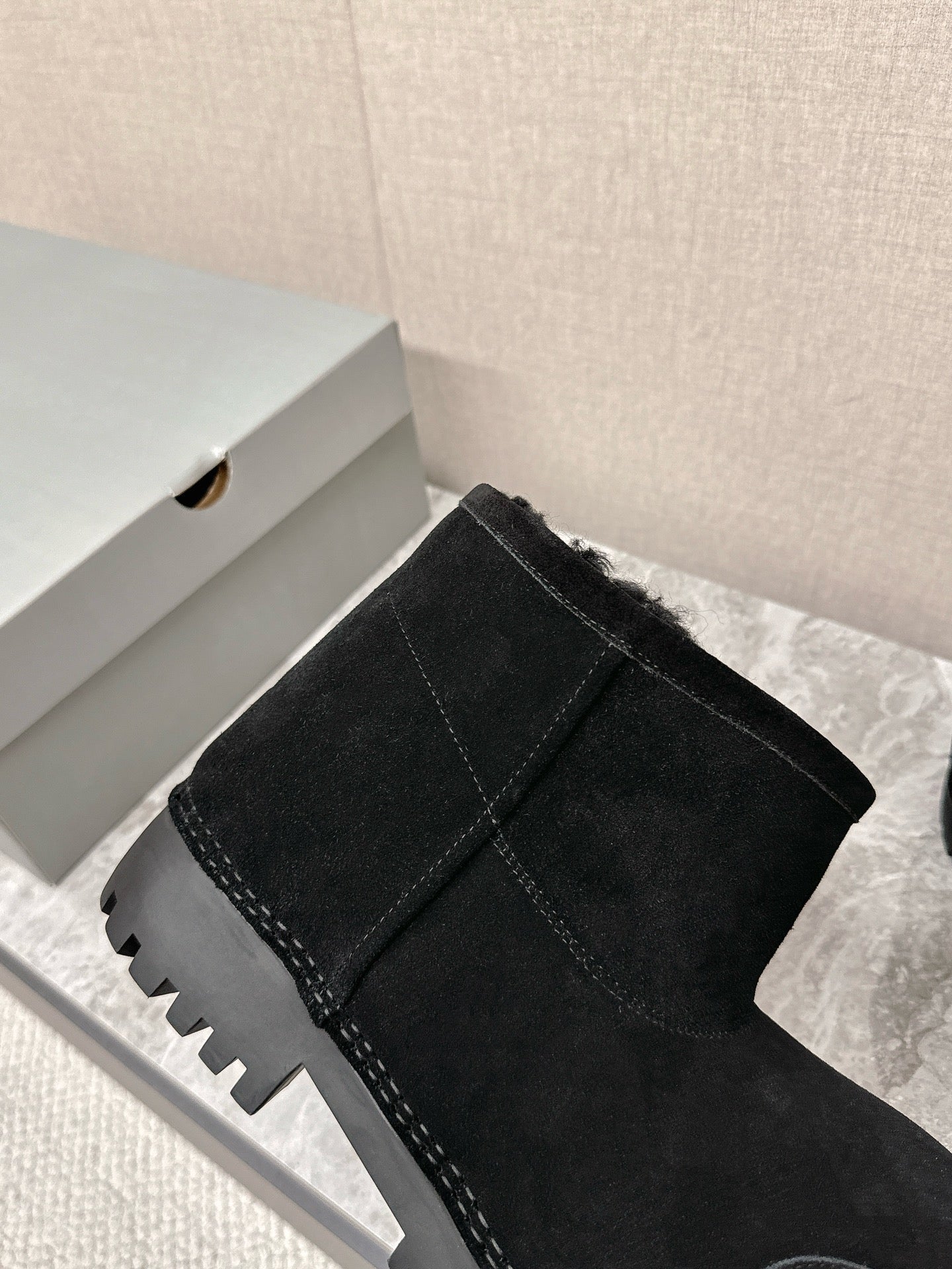 ALASKA BOOTIE IN BLACK SUEDE AND WOOL LINING - 35
