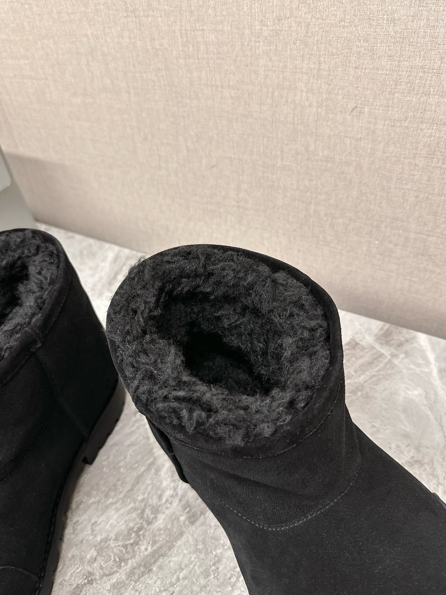 ALASKA BOOTIE IN BLACK SUEDE AND WOOL LINING - 35