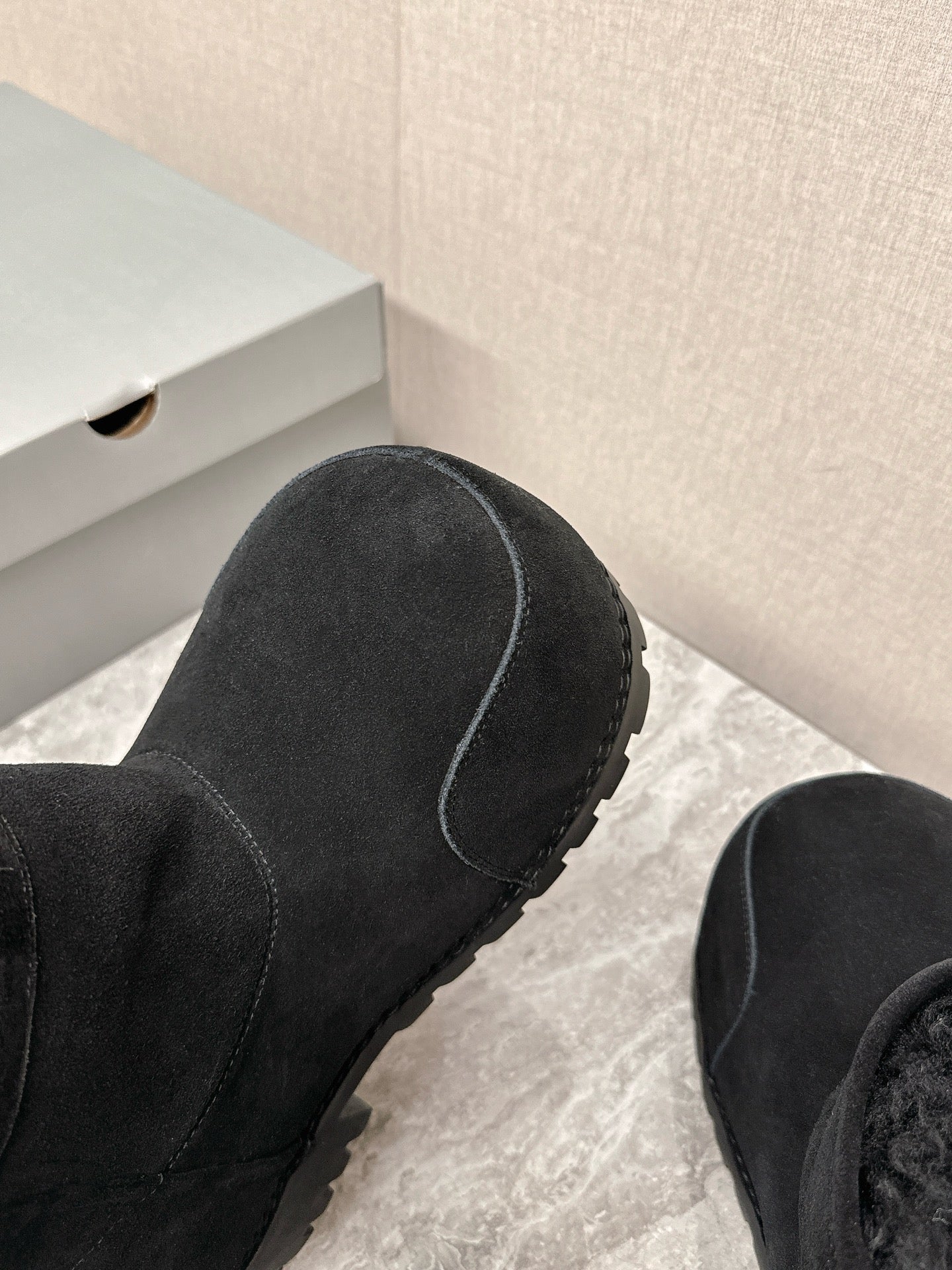 ALASKA BOOTIE IN BLACK SUEDE AND WOOL LINING - 35