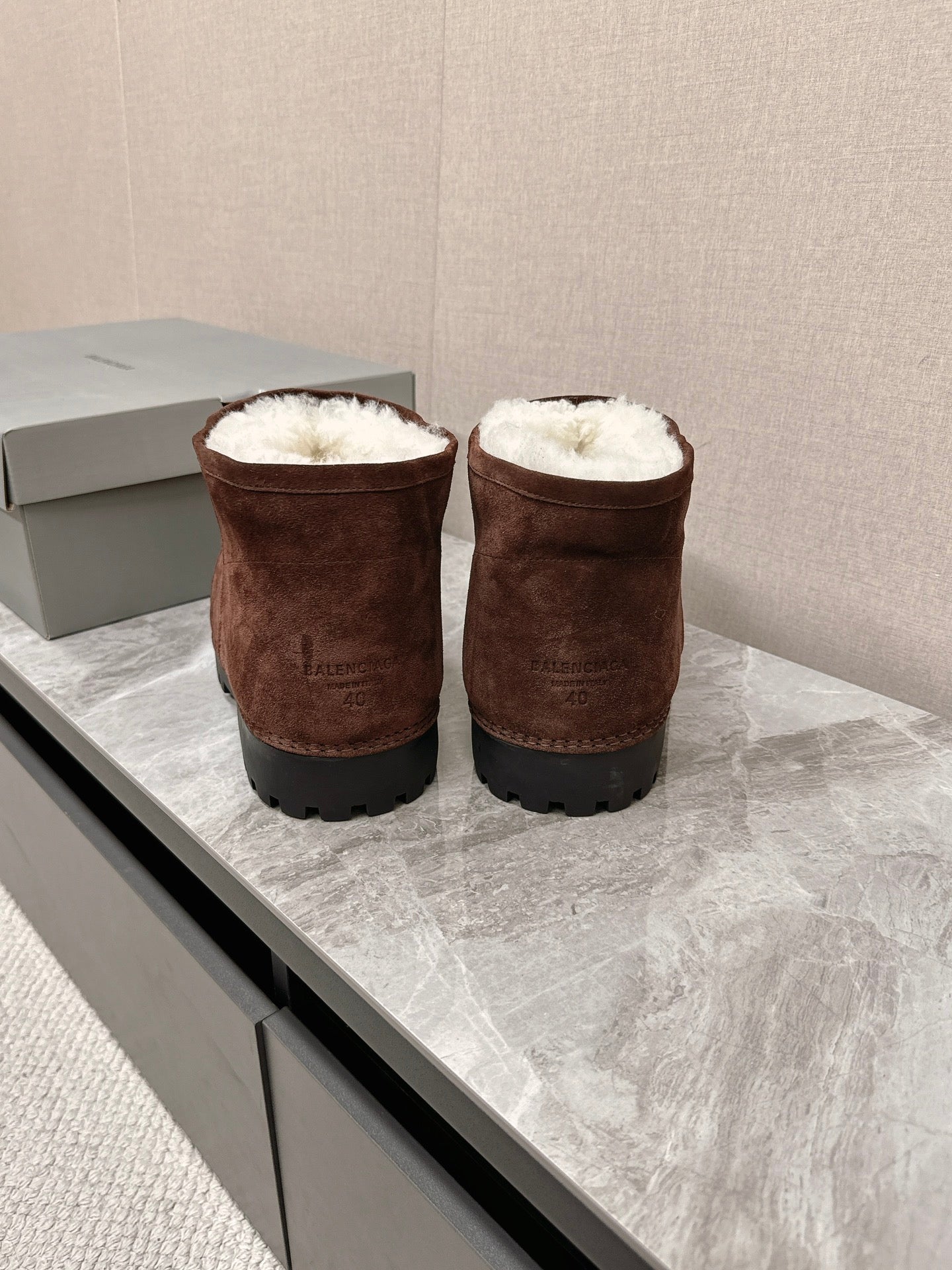 ALASKA BOOTIE IN CHOCOLATE SUEDE AND WOOL LINING - 35