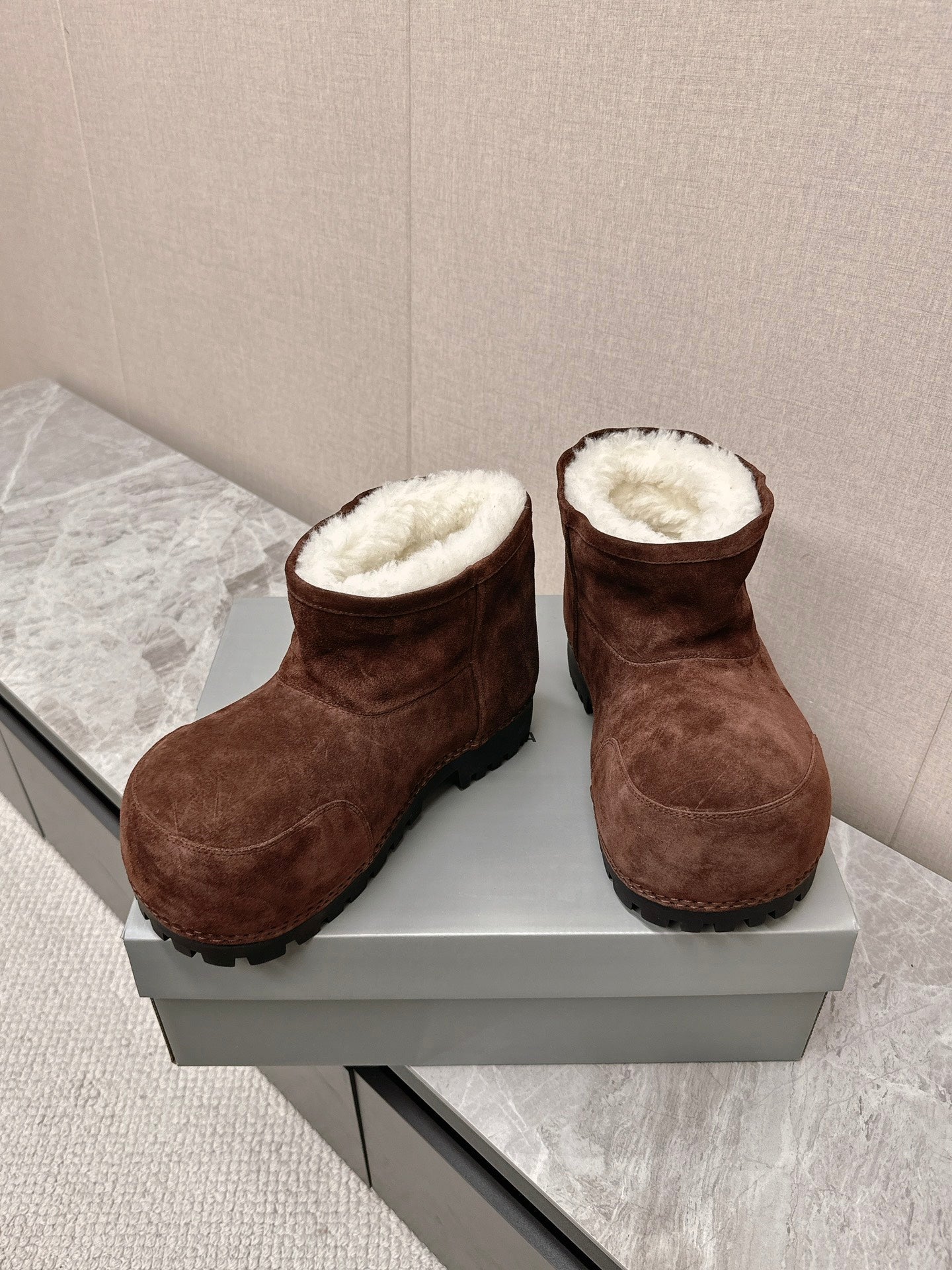 ALASKA BOOTIE IN CHOCOLATE SUEDE AND WOOL LINING - 35