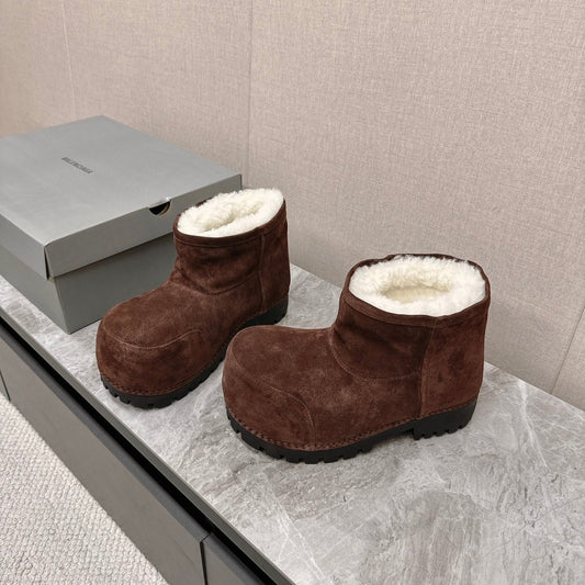 ALASKA BOOTIE IN CHOCOLATE SUEDE AND WOOL LINING - 35