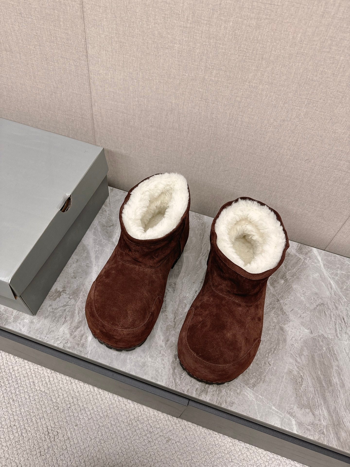 ALASKA BOOTIE IN CHOCOLATE SUEDE AND WOOL LINING - 35