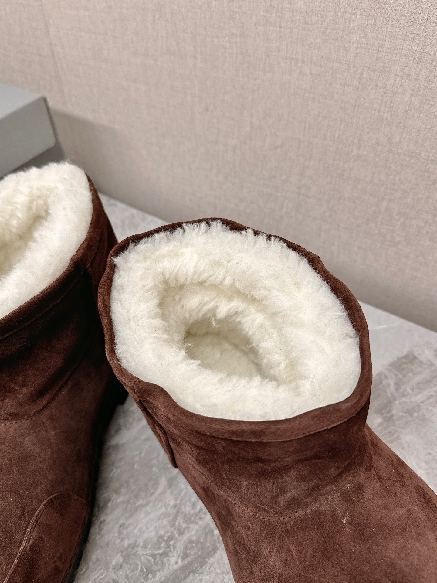 ALASKA BOOTIE IN CHOCOLATE SUEDE AND WOOL LINING - 35