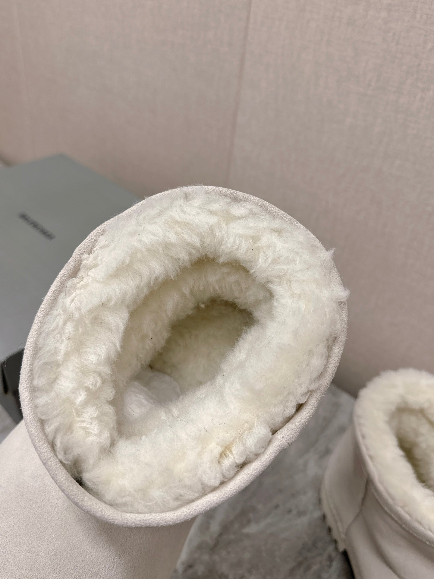 ALASKA BOOTIE IN WHITE SUEDE AND WOOL LINING - 35