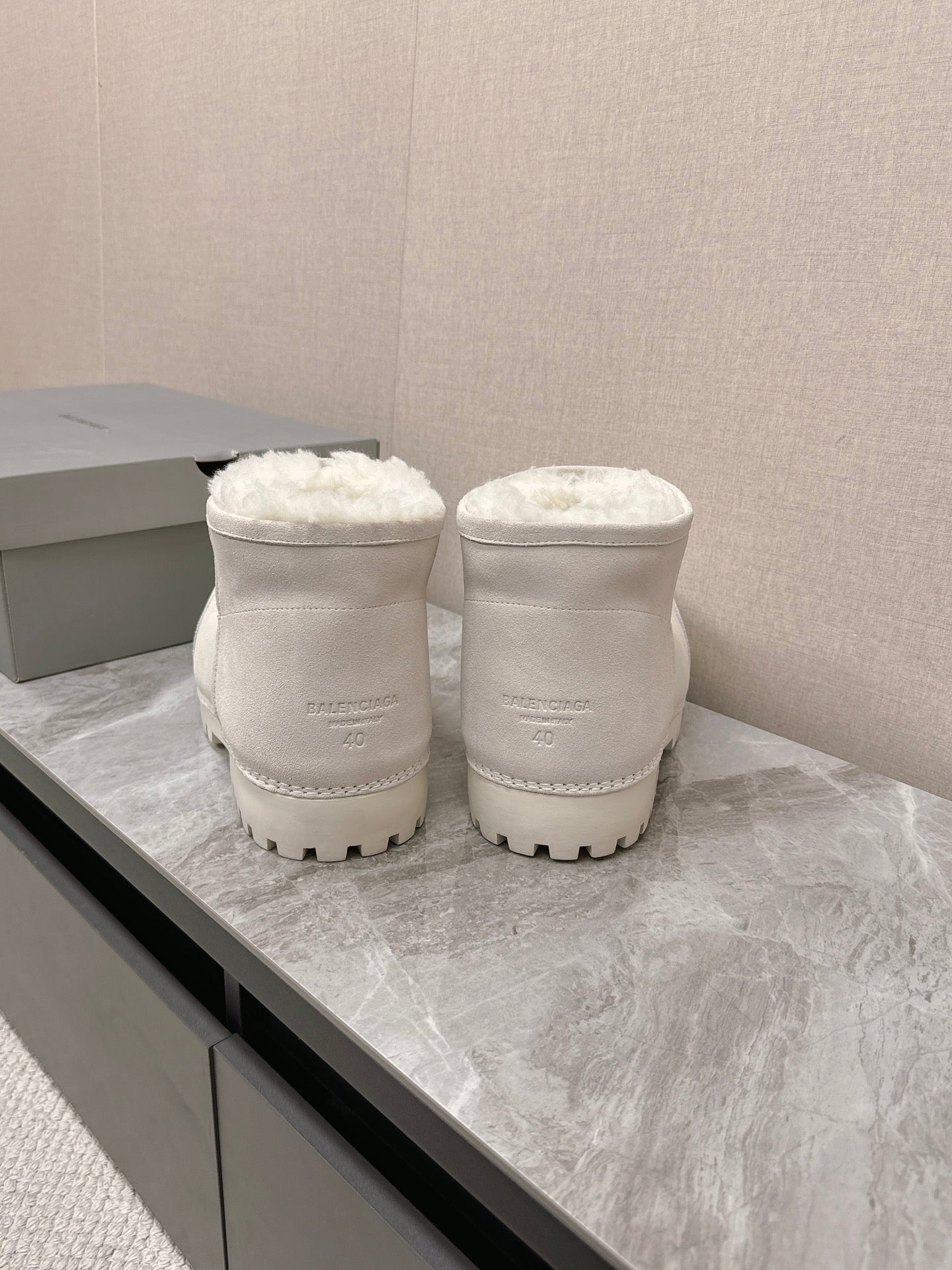 ALASKA BOOTIE IN WHITE SUEDE AND WOOL LINING - 35