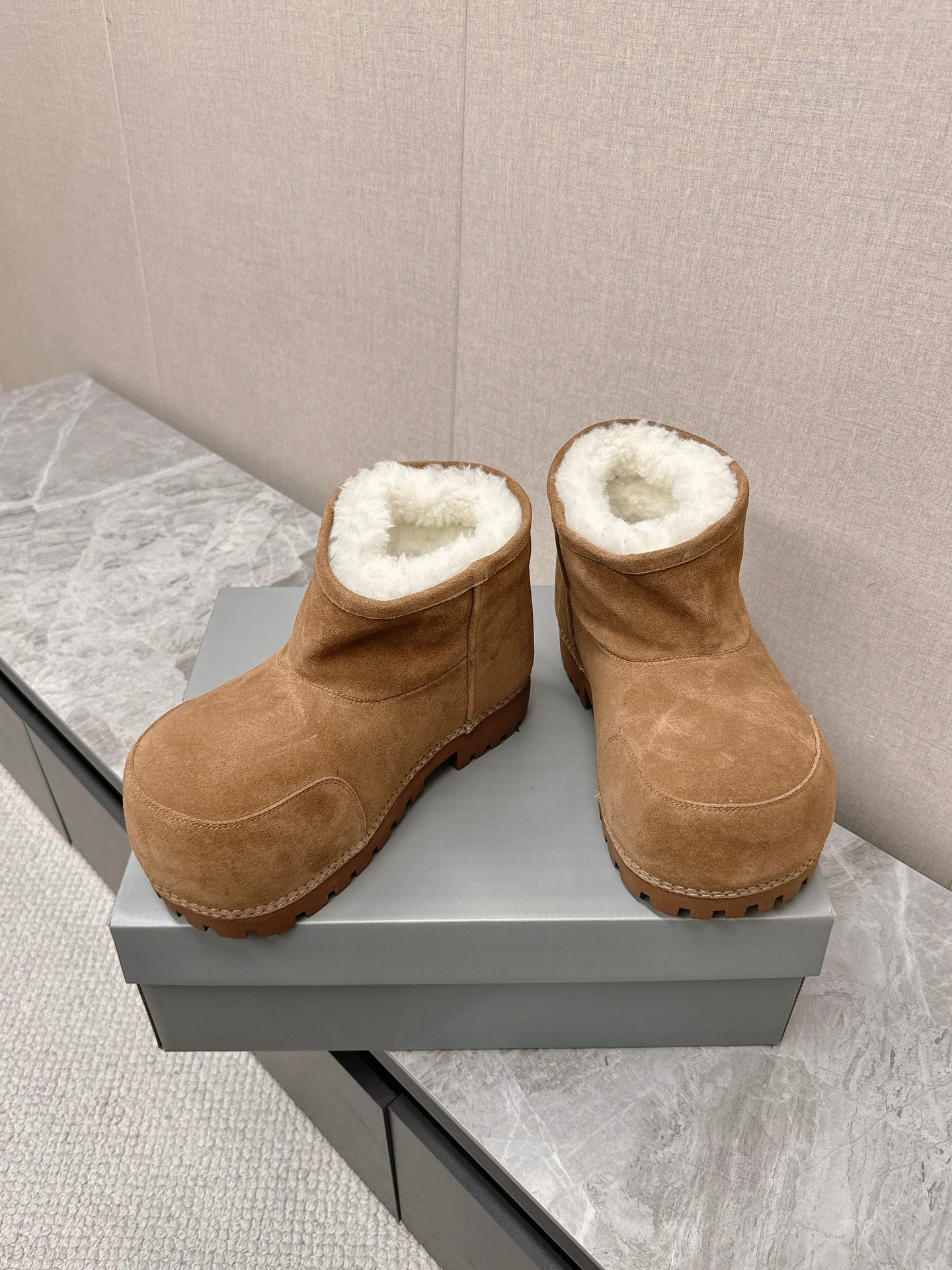 ALASKA BOOTIE IN CIDER BROWN SUEDE AND WOOL LINING - 35