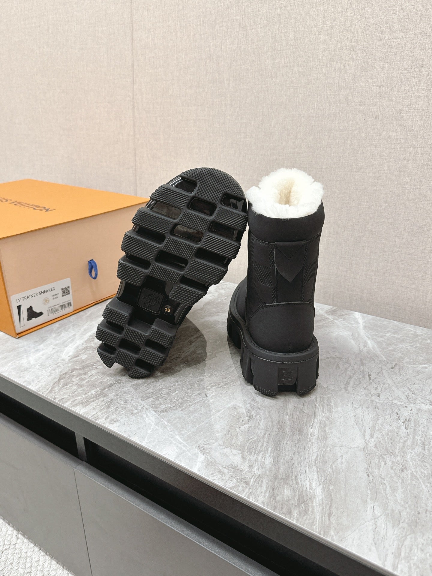 MARTIN ANKLE BOOTS IN BLACK SUEDE AND WHITE SHEARLING LINING - 35