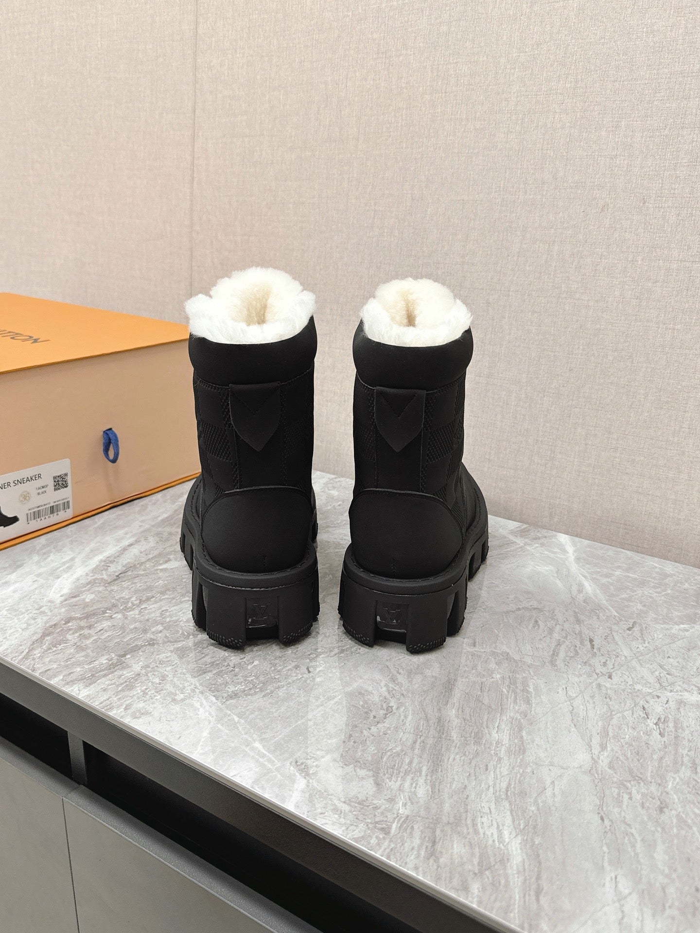MARTIN ANKLE BOOTS IN BLACK SUEDE AND WHITE SHEARLING LINING - 35